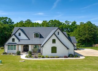 105 Alexis Dr, Longview, TX 75605