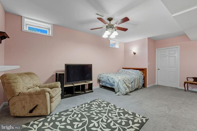 19 HEMPSTEAD DR, Newark, DE 19702