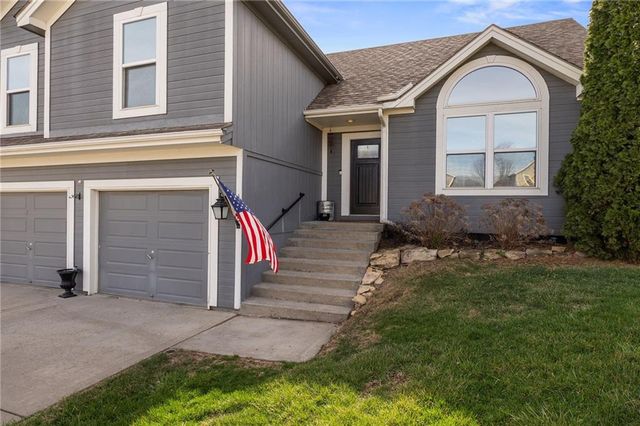 1405 NE 196th Court, Smithville, MO 64089