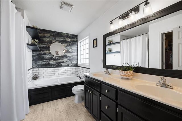 1405 NE 196th Court, Smithville, MO 64089