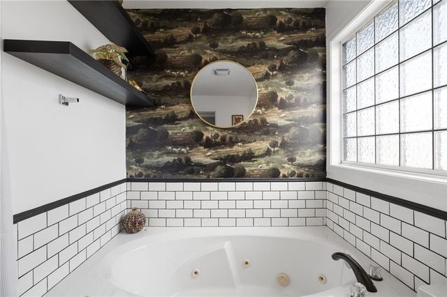 1405 NE 196th Court, Smithville, MO 64089