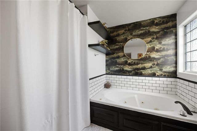 1405 NE 196th Court, Smithville, MO 64089