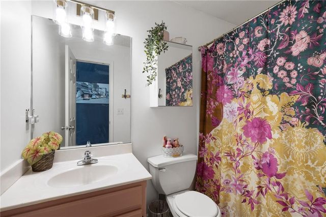 1405 NE 196th Court, Smithville, MO 64089