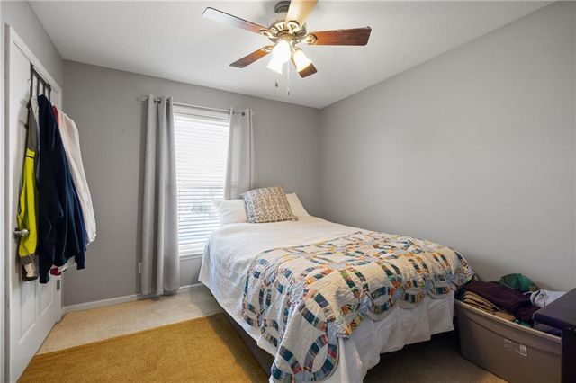 1405 NE 196th Court, Smithville, MO 64089