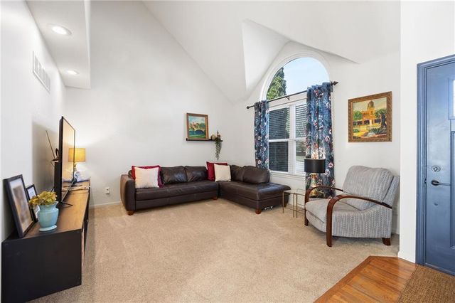 1405 NE 196th Court, Smithville, MO 64089