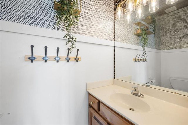 1405 NE 196th Court, Smithville, MO 64089