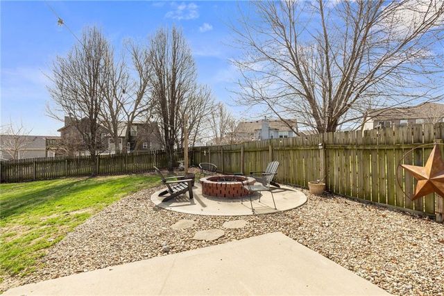 1405 NE 196th Court, Smithville, MO 64089