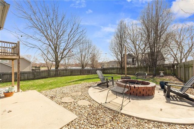 1405 NE 196th Court, Smithville, MO 64089