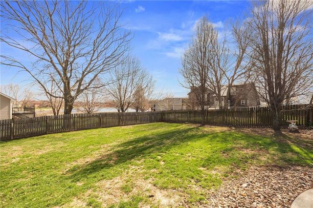 1405 NE 196th Court, Smithville, MO 64089