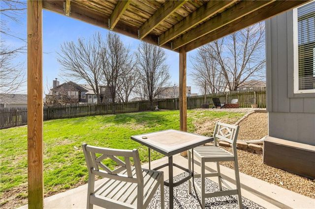 1405 NE 196th Court, Smithville, MO 64089