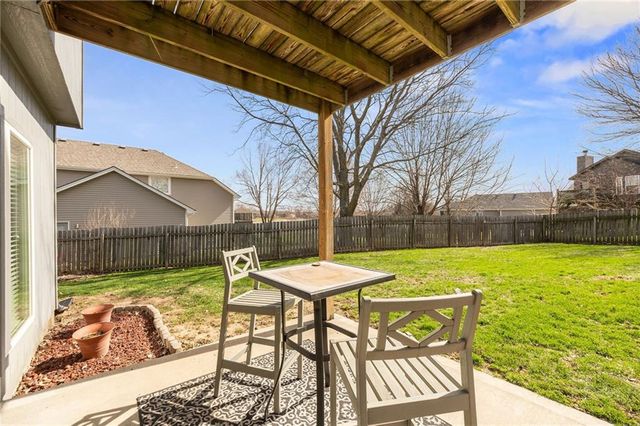 1405 NE 196th Court, Smithville, MO 64089