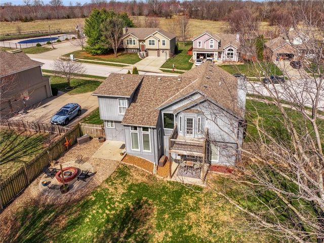 1405 NE 196th Court, Smithville, MO 64089