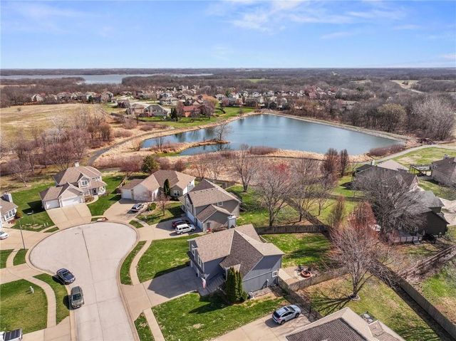 1405 NE 196th Court, Smithville, MO 64089