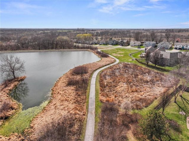 1405 NE 196th Court, Smithville, MO 64089