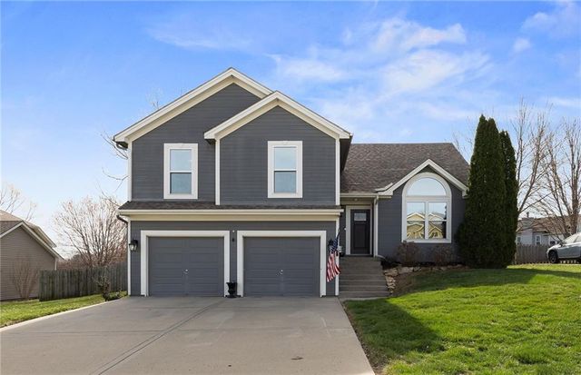 1405 NE 196th Court, Smithville, MO 64089
