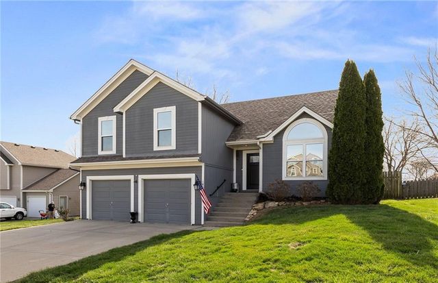 1405 NE 196th Court, Smithville, MO 64089