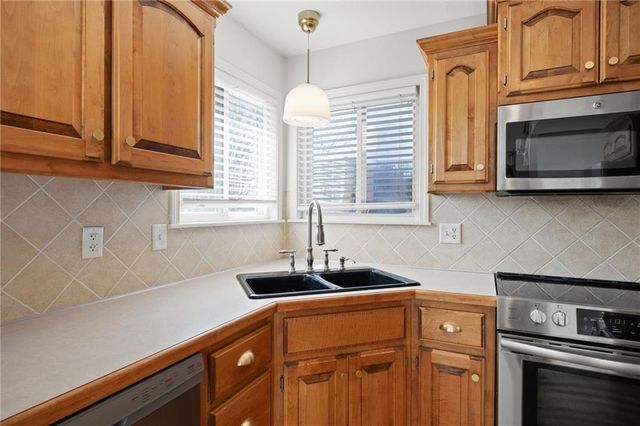 1405 NE 196th Court, Smithville, MO 64089