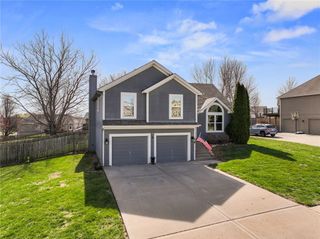 1405 NE 196th Court, Smithville, MO 64089