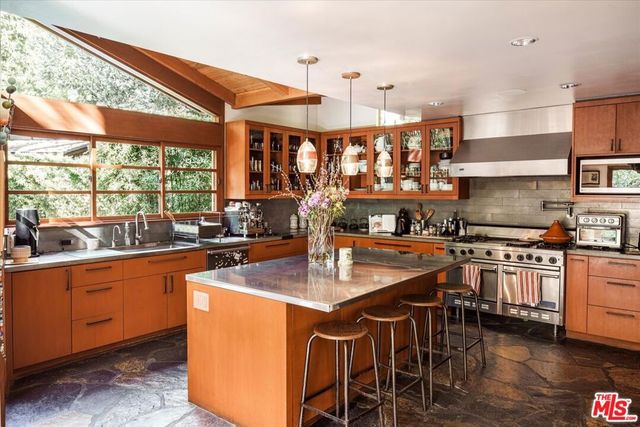 2424 Nichols Canyon Road, Los Angeles, CA 90046