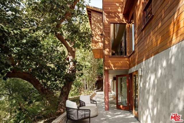 2424 Nichols Canyon Road, Los Angeles, CA 90046