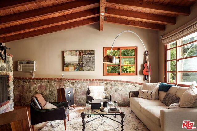 2424 Nichols Canyon Road, Los Angeles, CA 90046