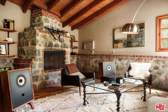 2424 Nichols Canyon Road, Los Angeles, CA 90046