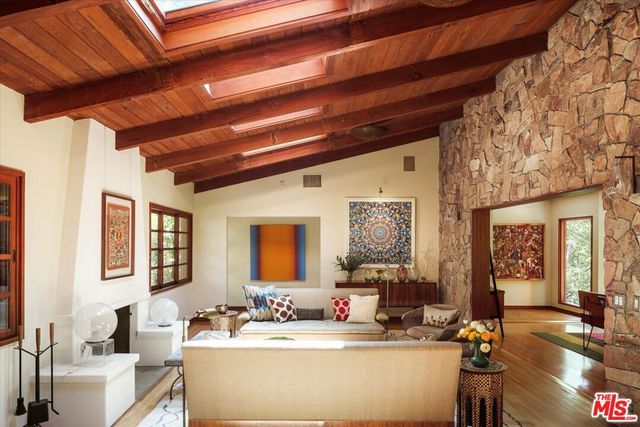 2424 Nichols Canyon Road, Los Angeles, CA 90046