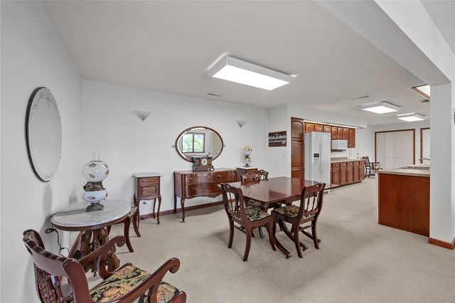 190 Cottage Grove Avenue SE 302, Cedar Rapids, IA 52403