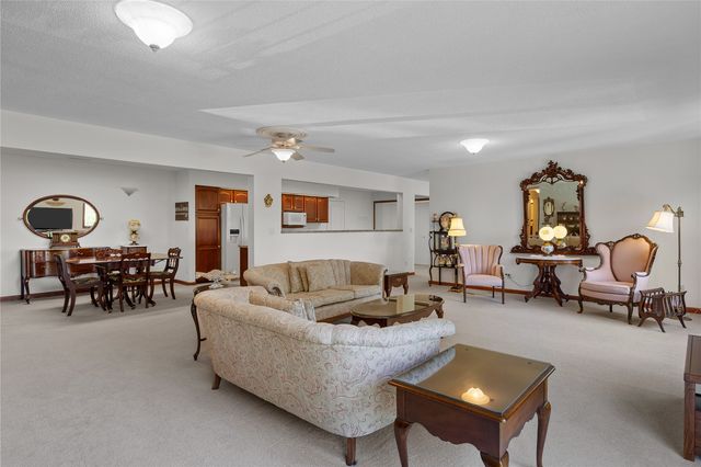 190 Cottage Grove Avenue SE 302, Cedar Rapids, IA 52403