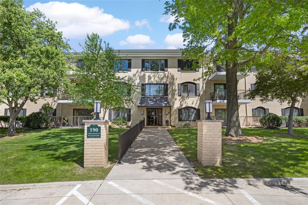 190 Cottage Grove Avenue SE 302, Cedar Rapids, IA 52403