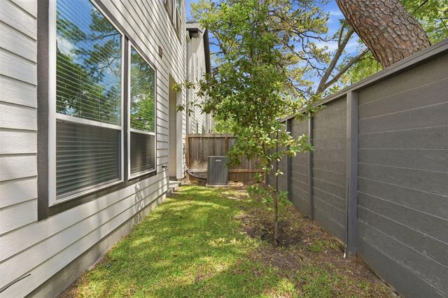 1113 Highland Square Lane, Houston, TX 77091