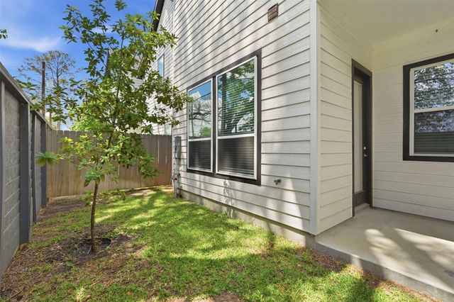 1113 Highland Square Lane, Houston, TX 77091