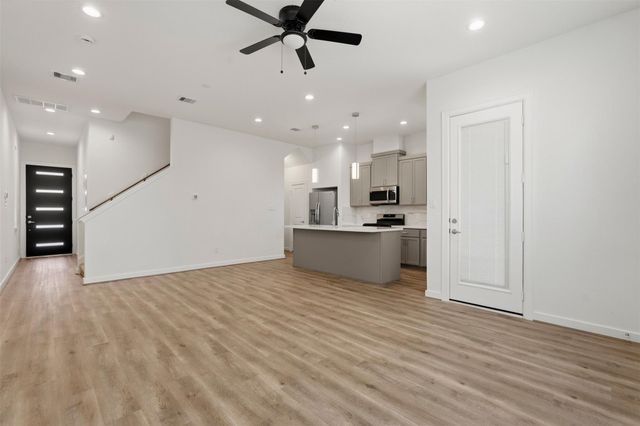 1113 Highland Square Lane, Houston, TX 77091