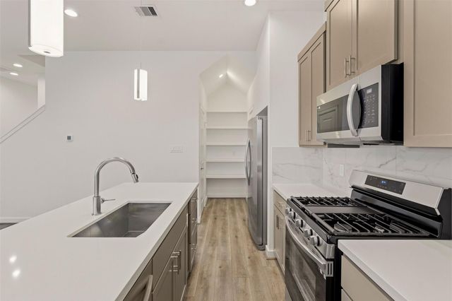 1113 Highland Square Lane, Houston, TX 77091