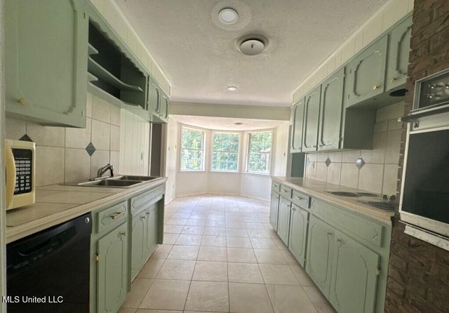 100 W Pecan Tree Lane, Vicksburg, MS 39183