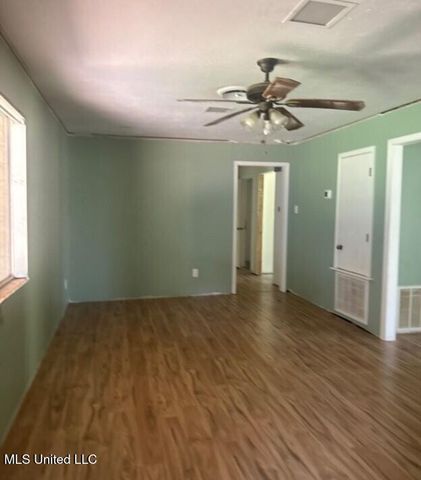 100 W Pecan Tree Lane, Vicksburg, MS 39183