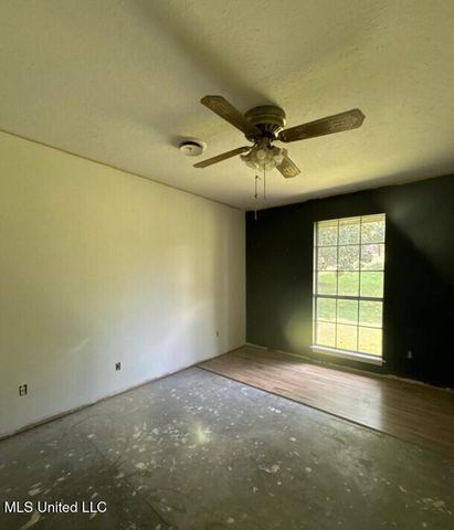 100 W Pecan Tree Lane, Vicksburg, MS 39183
