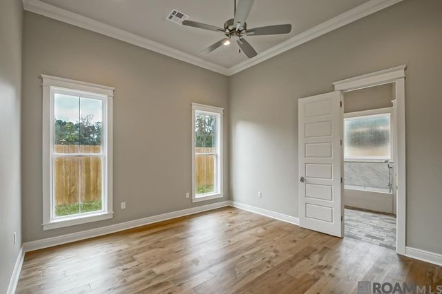 11922 Pendarvis Ln, Walker, LA 70785