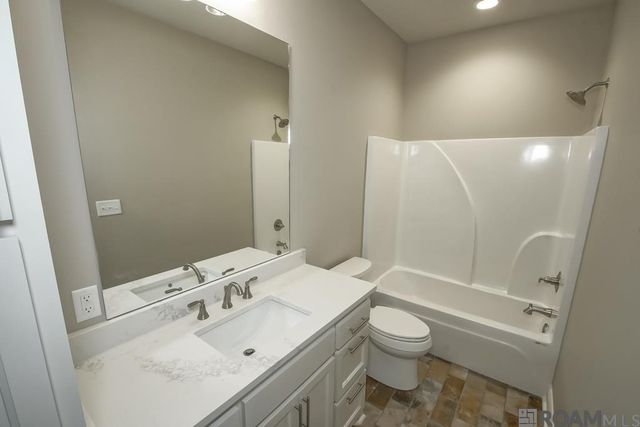 11922 Pendarvis Ln, Walker, LA 70785