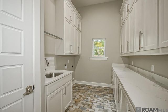 11922 Pendarvis Ln, Walker, LA 70785