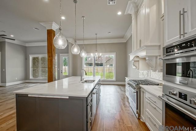 11922 Pendarvis Ln, Walker, LA 70785