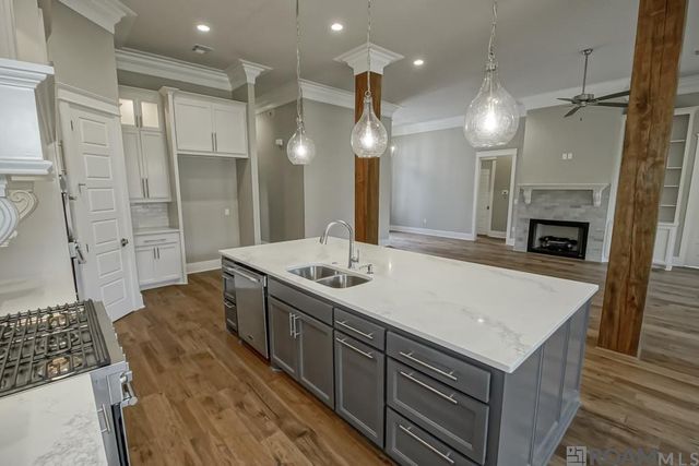 11922 Pendarvis Ln, Walker, LA 70785