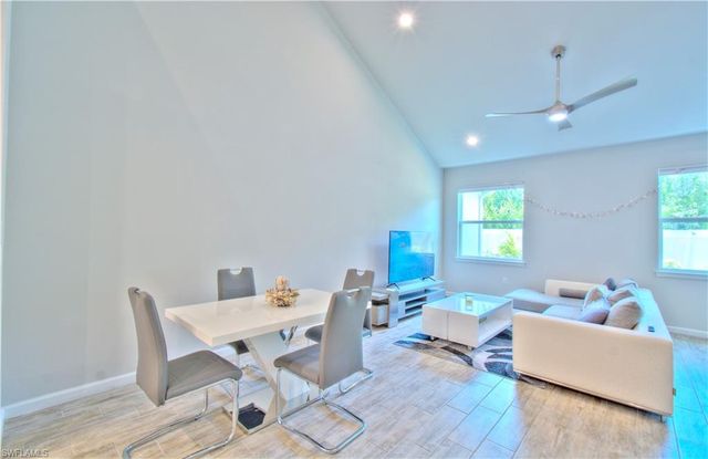 4558 Arboretum CIR 102, Naples, FL 34112