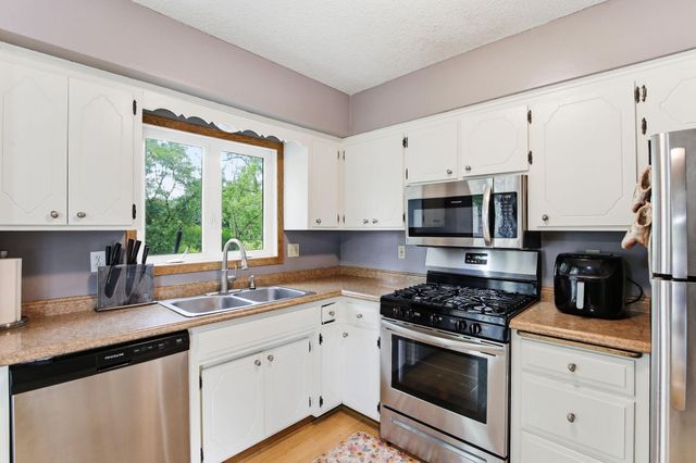 17627 Ionia Court, Lakeville, MN 55044