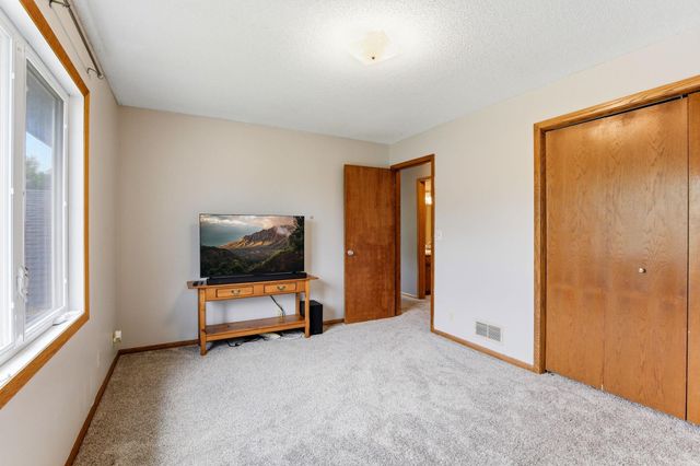 17627 Ionia Court, Lakeville, MN 55044