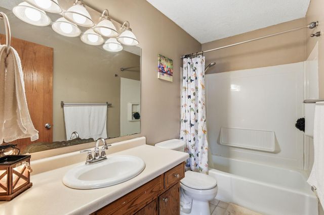 17627 Ionia Court, Lakeville, MN 55044