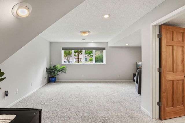 17627 Ionia Court, Lakeville, MN 55044