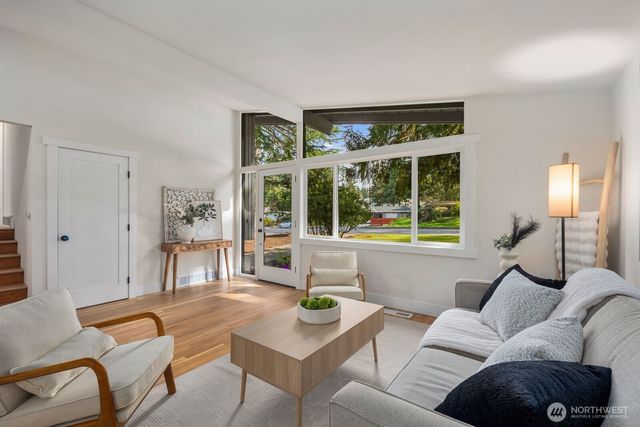 14240 Lake Hills Boulevard, Bellevue, WA 98007