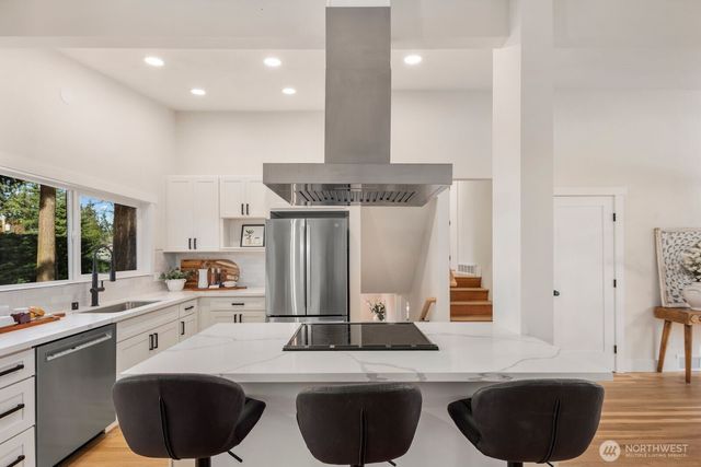 14240 Lake Hills Boulevard, Bellevue, WA 98007