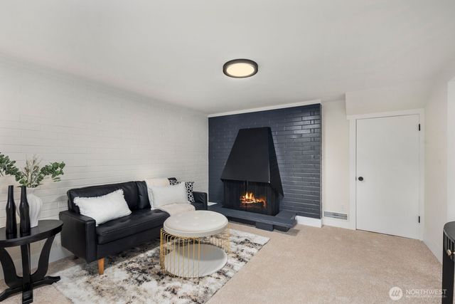 14240 Lake Hills Boulevard, Bellevue, WA 98007